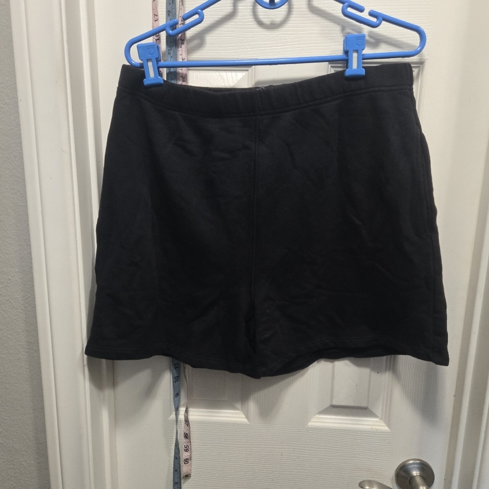 MATE Shorts Size XL